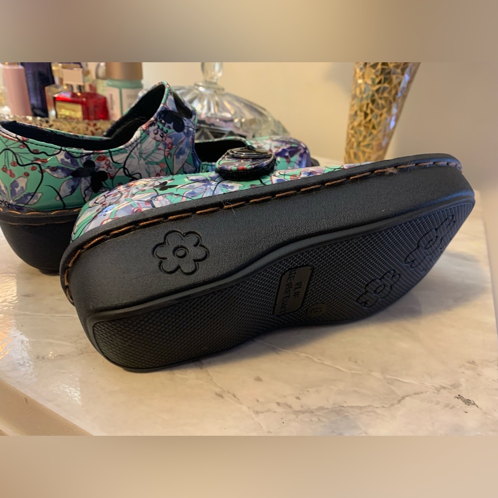 ingaro nursing shoes